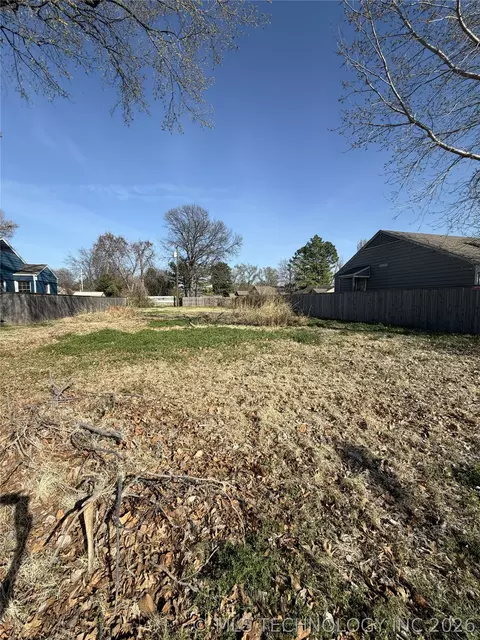 4247 Riverside Dr, Tulsa, OK 74105