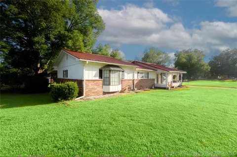 707 N 2nd St, Quinton, OK 74561