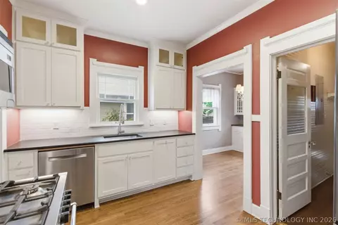 Kitchen - 1855 16th Pl, Tulsa, OK 74104 photo 4 of 4