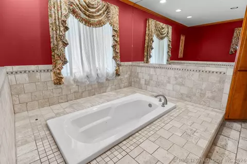Bath - 3811 E 74th St, Tulsa, OK 74136 photo 6 of 17