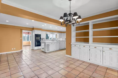 Dining - 3811 E 74th St, Tulsa, OK 74136 photo 6 of 6