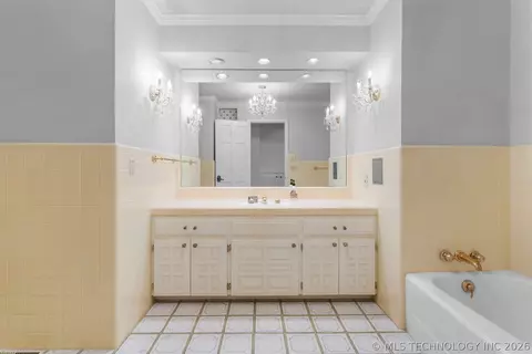 Bath - 3811 E 74th St, Tulsa, OK 74136 photo 9 of 17