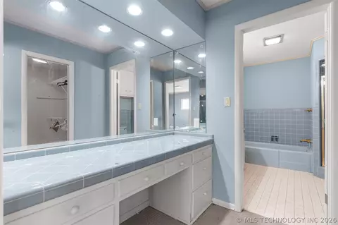 Bath - 3811 E 74th St, Tulsa, OK 74136 photo 13 of 17