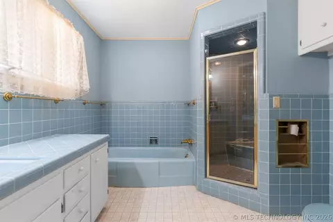 Bath - 3811 E 74th St, Tulsa, OK 74136 photo 14 of 17