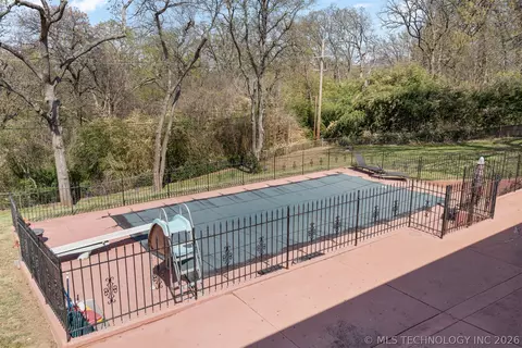 Exterior - 3811 E 74th St, Tulsa, OK 74136 photo 7 of 11