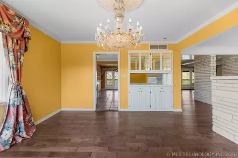 Dining - 3811 E 74th St, Tulsa, OK 74136 photo 3 of 6