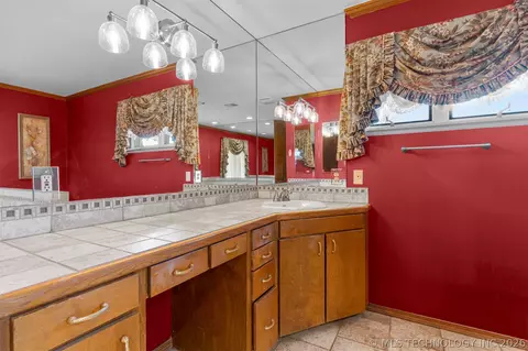 Bath - 3811 E 74th St, Tulsa, OK 74136 photo 7 of 17