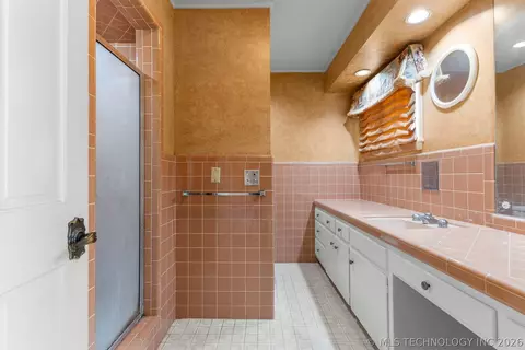 Bath - 3811 E 74th St, Tulsa, OK 74136 photo 11 of 17