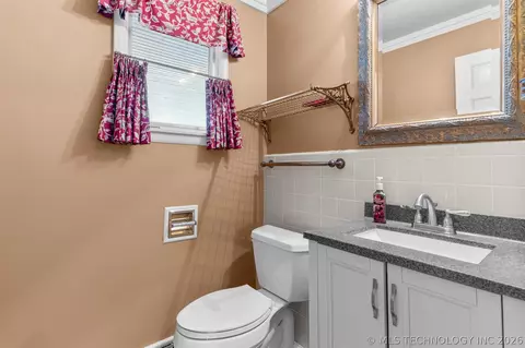 Bath - 3811 E 74th St, Tulsa, OK 74136 photo 1 of 17