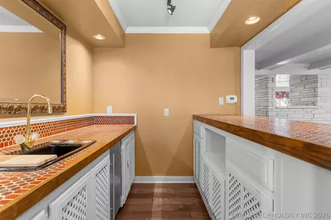 Kitchen - 3811 E 74th St, Tulsa, OK 74136 photo 1 of 13