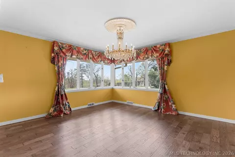 Dining - 3811 E 74th St, Tulsa, OK 74136 photo 1 of 6