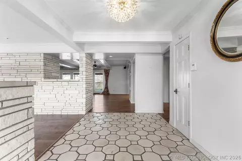 Entry Way - 3811 E 74th St, Tulsa, OK 74136 photo 1 of 4