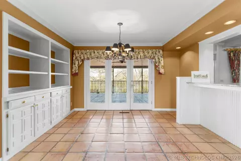 Dining - 3811 E 74th St, Tulsa, OK 74136 photo 4 of 6