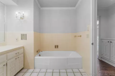 Bath - 3811 E 74th St, Tulsa, OK 74136 photo 10 of 17