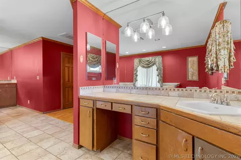 Bath - 3811 E 74th St, Tulsa, OK 74136 photo 8 of 17