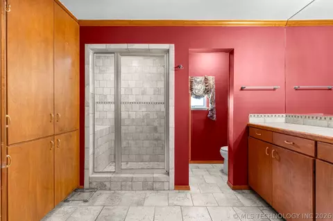 Bath - 3811 E 74th St, Tulsa, OK 74136 photo 3 of 17