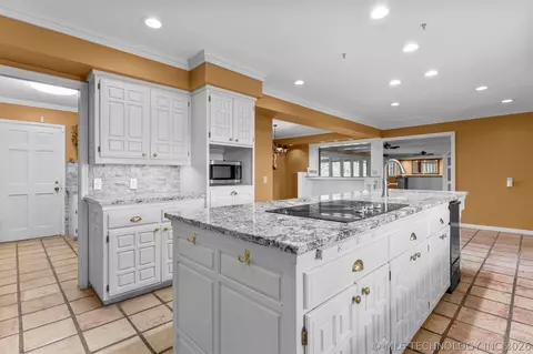 Kitchen - 3811 E 74th St, Tulsa, OK 74136 photo 6 of 13