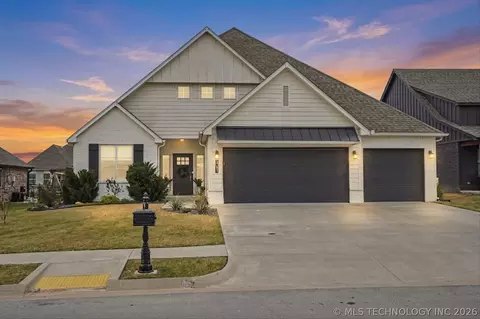 3051 N Dogwood Dr, Catoosa, OK 74015