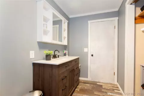 Bath - 106754 S 4282, Checotah, OK 74426 photo 2 of 4