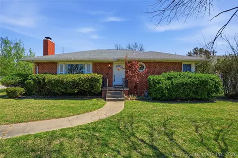 2405 S Gary Pl, Tulsa, OK 74114