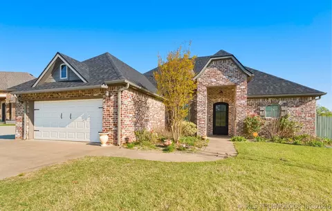 1322 Magnolia Dr, Ada, OK 74820