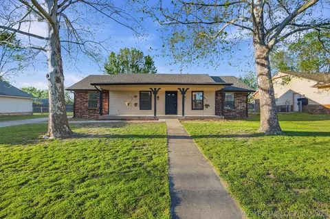 8008 E Madison St, Broken Arrow, OK 74014