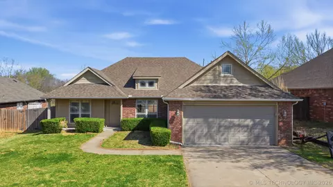 10005 E 101st St N, Owasso, OK 74055