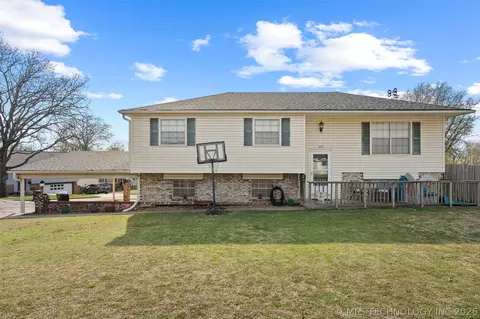 1037 Macklyn Ln, Bartlesville, OK 74006