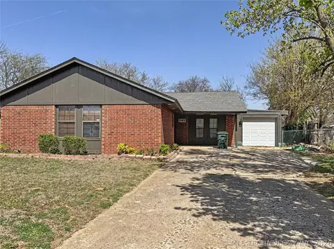 849 Coopers Hawk Dr, Norman, OK 73072