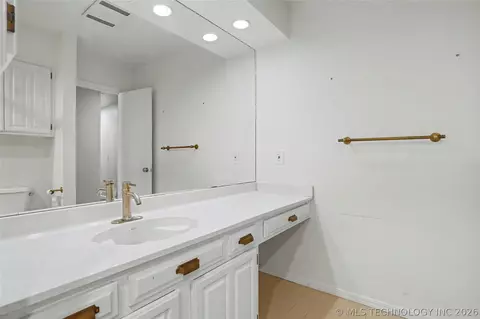 Bath - 3526 E 75th St, Tulsa, OK 74136 photo 6 of 7
