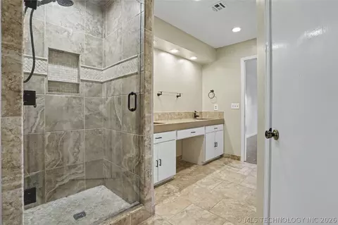 Bath - 3526 E 75th St, Tulsa, OK 74136 photo 3 of 7