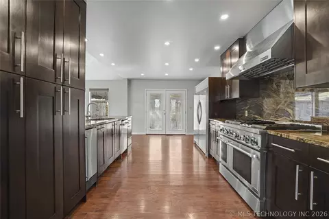 Kitchen - 3526 E 75th St, Tulsa, OK 74136 photo 4 of 5