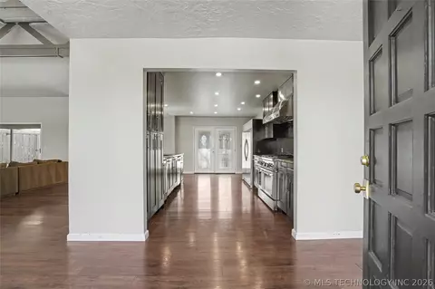 Entry Way - 3526 E 75th St, Tulsa, OK 74136 photo 1 of 3