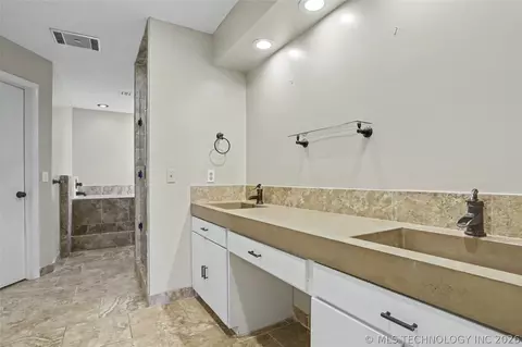 Bath - 3526 E 75th St, Tulsa, OK 74136 photo 1 of 7