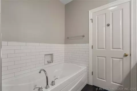 Bath - 1117 E 7th St, Tulsa, OK 74120 photo 4 of 5