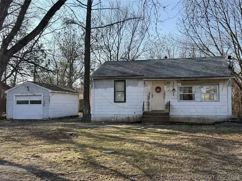 2105 S Johnstone Ave, Bartlesville, OK 74003