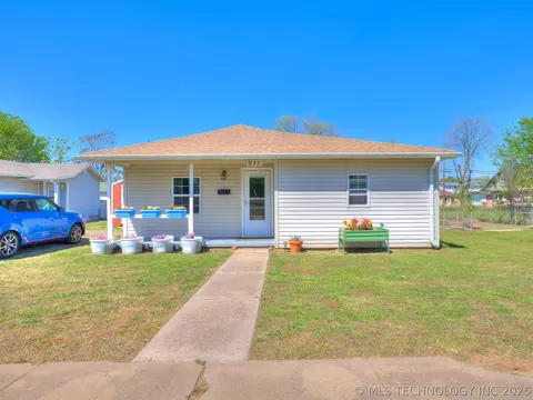 211 E 2nd St, Stroud, OK 74079