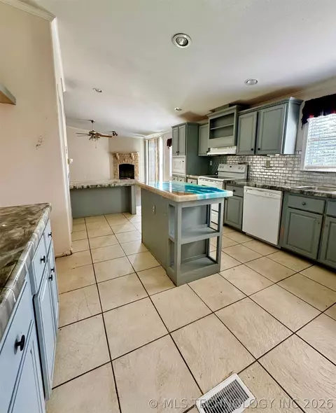 421830 E 1162 Rd, Eufaula, OK 74432 photo 9