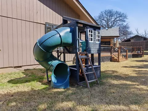 Exterior - 3414 E 64th St, Tulsa, OK 74136 photo 8 of 11