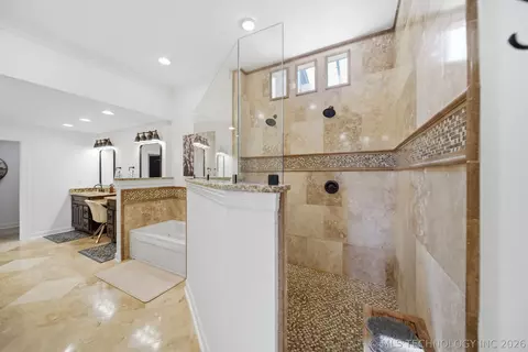 Bath - 3414 E 64th St, Tulsa, OK 74136 photo 3 of 12