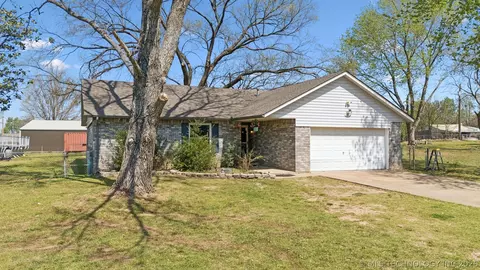 10277 E 2nd St, Claremore, OK 74019
