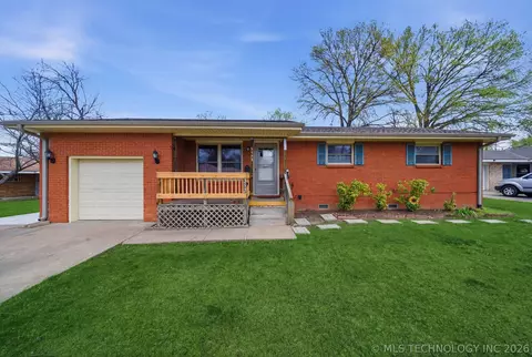 5132 Harvard Dr, Bartlesville, OK 74006