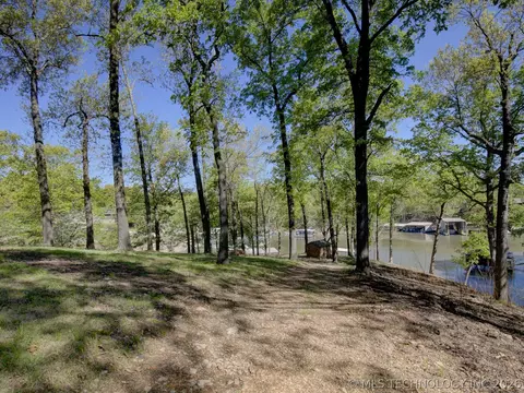 2 E 317th Rd, Afton, OK 74331