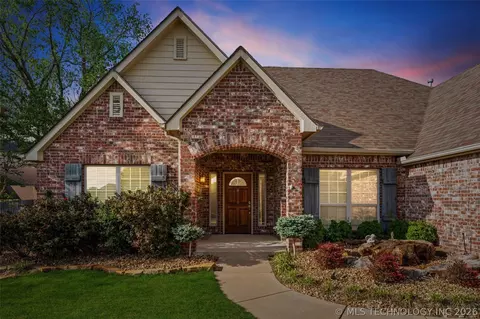 5800 Tower Ct, Bartlesville, OK 74006