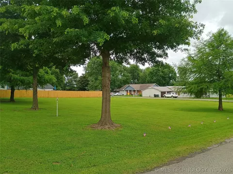 15 2nd, Warner, OK 74469
