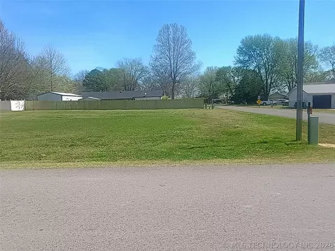 15 2nd, Warner, OK 74469