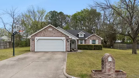 2804 S 26th St, Muskogee, OK 74401