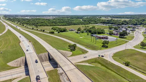 220 E Center St S, Collinsville, OK 74021