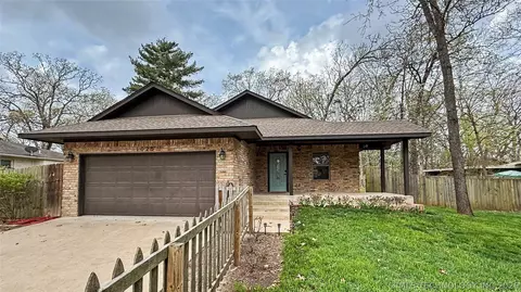 1025 Jackson Ave, Tahlequah, OK 74464