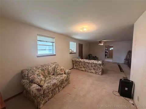 Living - 1412 E Walnut St, Cushing, OK 74023 photo 1 of 2